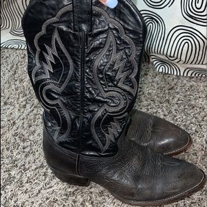 Size 8.5 tony lama’s in good condition